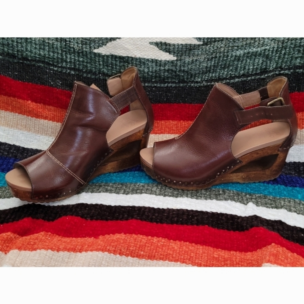 Dansko Limited Edition Sable Booties size 41